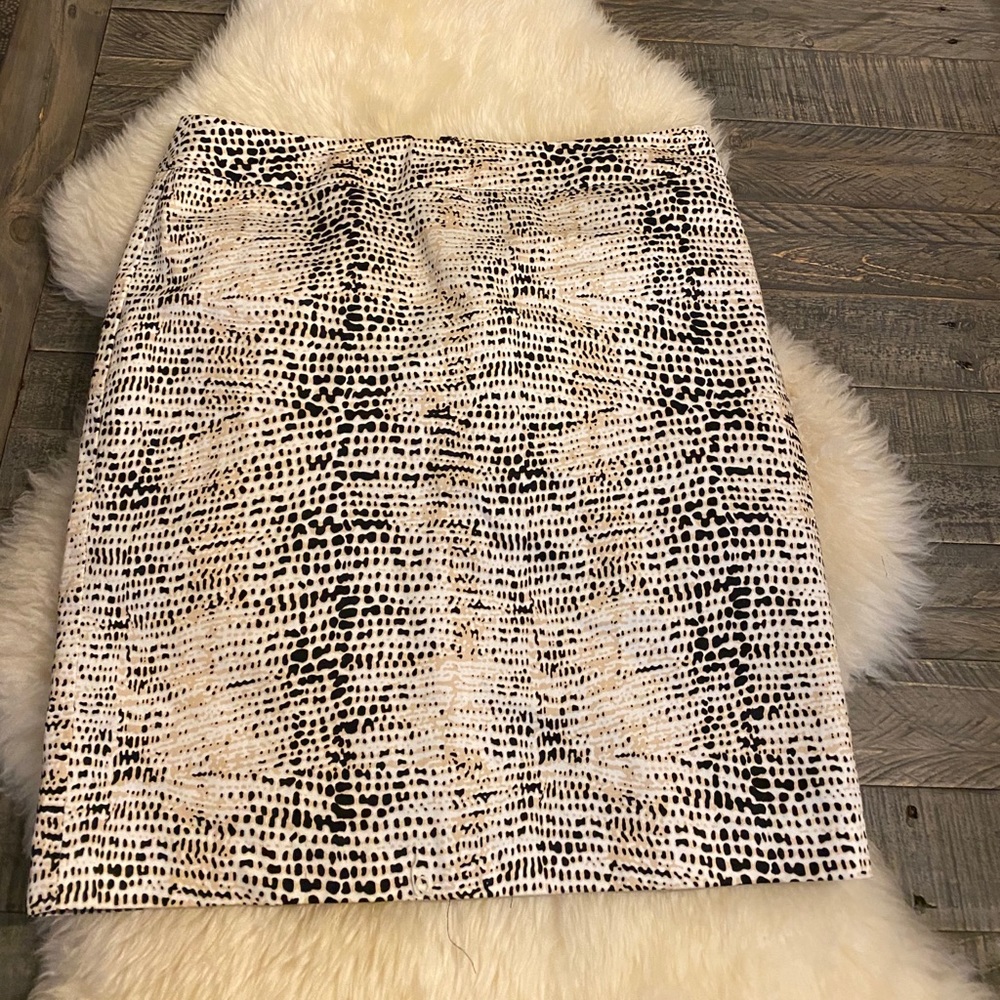 Gorgeous printed pencil skirt